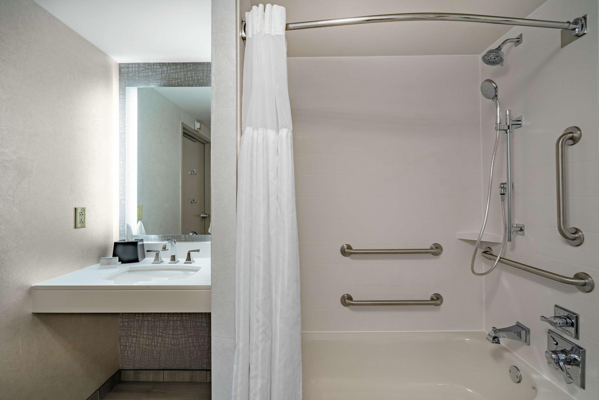 Hilton Garden East Hotel